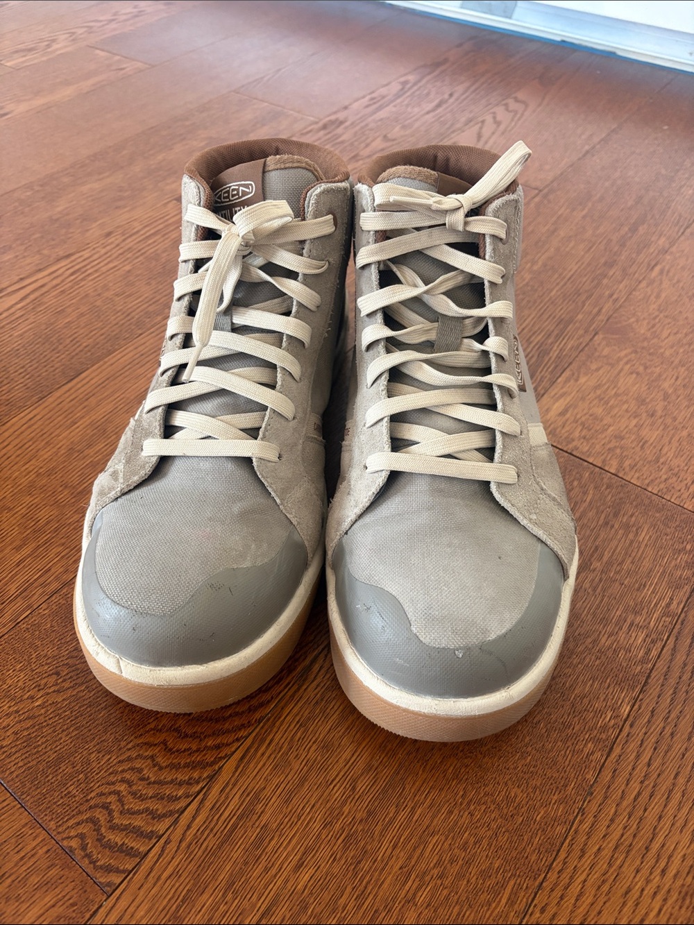 KEEN Men’s High-Top Sneakers in Light Taupe and Cream - Picture 2 of 6